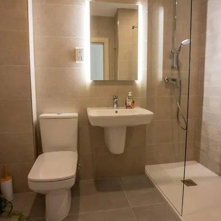 아파트 Modern Comfort In Location P2 *