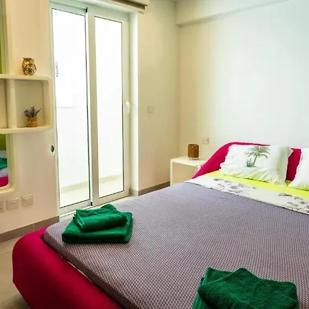 Modern Comfort In Location P2 아파트 *