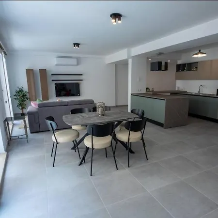 Modern Comfort In Location P2 아파트 슬리에마