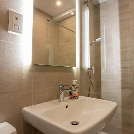 Modern Comfort In Location P2 *