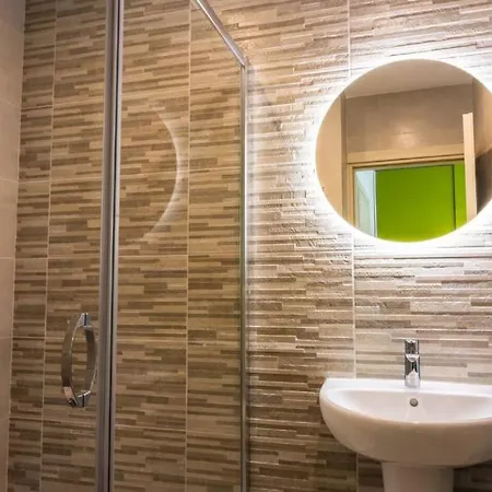 Modern Comfort In Location P2 *