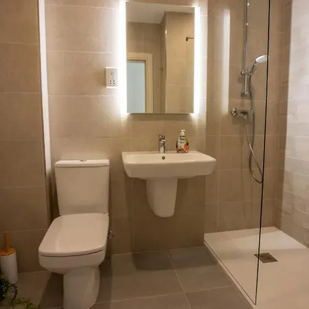 Lejlighed Modern Comfort In Location P2 *