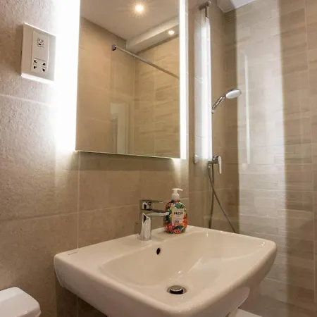 Modern Comfort In Location P2 Lejlighed