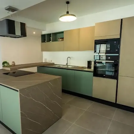 Modern Comfort In Location P2 Lejlighed